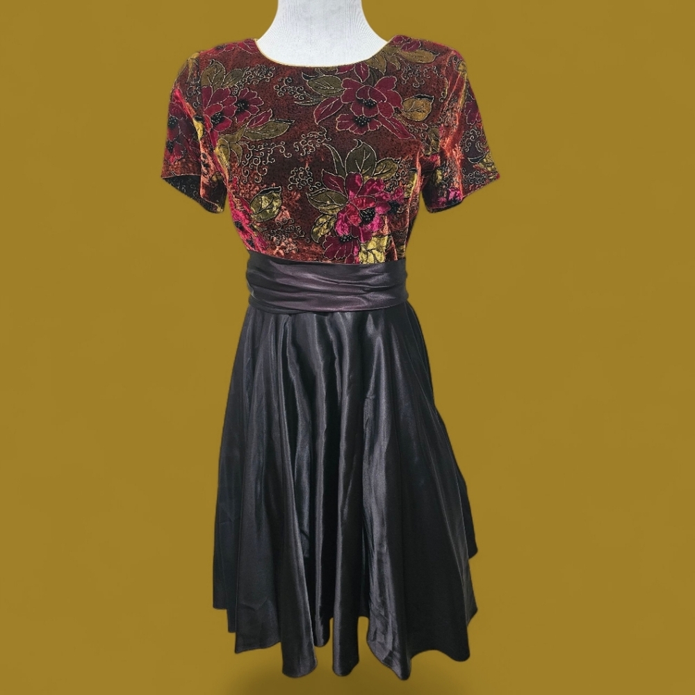Filigree Ltd Vintage Floral Velvet & Black Satin Dress Classic Cocktail  Holiday